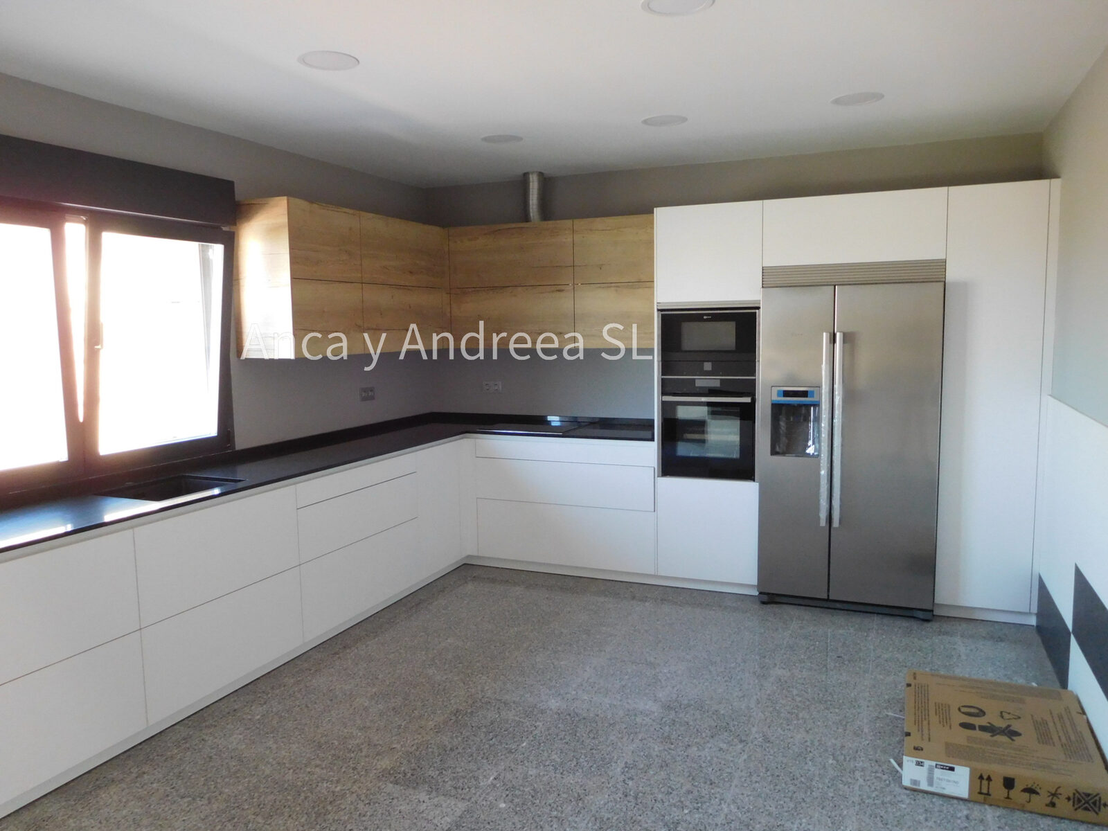Vivienda unifamiliar con piscina y exteriores, imagen destacada 3