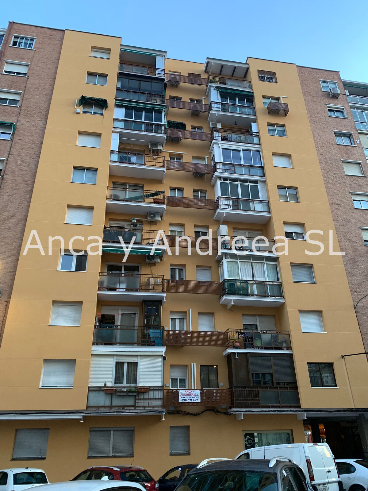 Fachada con aislamiento térmico SATE realizado por Anca y Andreea SL