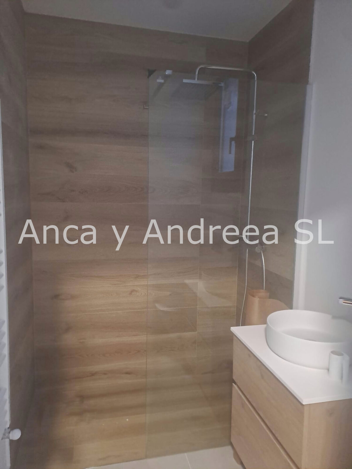 Reforma completa de baños realizado por Anca y Andreea SL