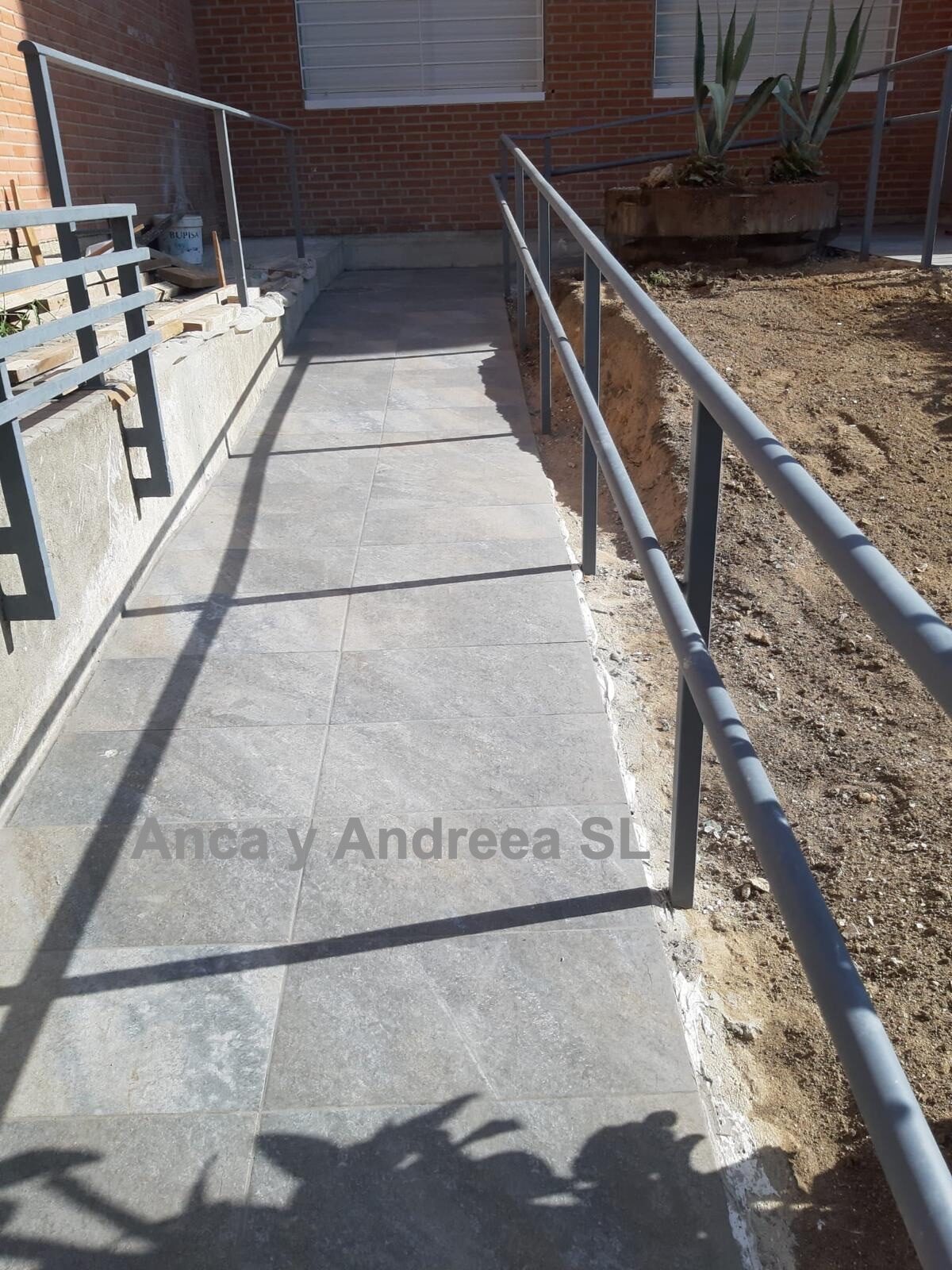 Construcción de rampa accesible en portal, imagen destacada 2
